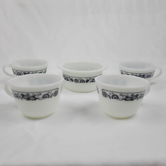 PYREX VINTAGE Corning Milk Glass Old Town Blue Onion Coffee Tea Mug Cu… - Picture 5 of 5